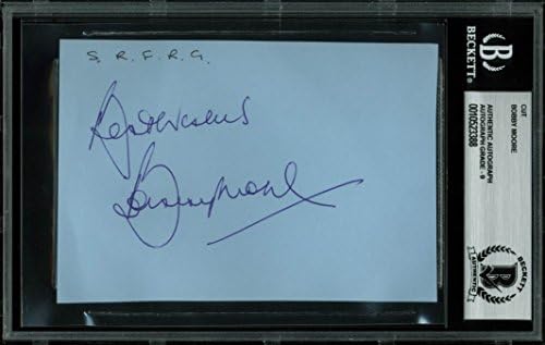 Капитан на световното Първенство през 1966 година в Англия Боби Мур подписа Автограф 3.5x5 с оценка 9! БЪЛГАР