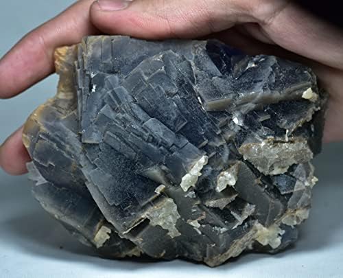 Клъстер кристали флуорит естествен тегло 626 грама с кальцитом Кучешки зъб