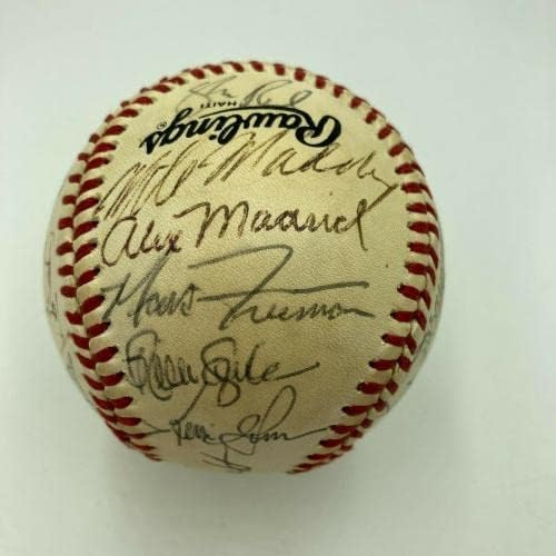 Екипът на Майк Шмид Филаделфия Филис Подписа Официален Договор с Националната Бейзболна лига - Бейзболни топки с Автографи