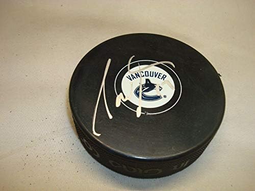 Радим Врбата подписа хокей шайба Ванкувър Канъкс с автограф от 1B - за Миене на НХЛ с автограф