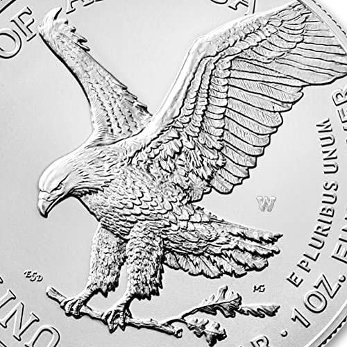 Монета 2022 година с тегло 1 унция от американския полиран сребро с орел SP70 (етикет с флага на първи удар) на стойност 1 SP70