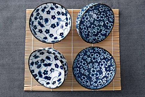 Колекция Хиномару Автентична японска Порцеланова Купа за ориз, комплект от 4 кошници комплекти Nippon Blue Momiji Kiku, Произведено