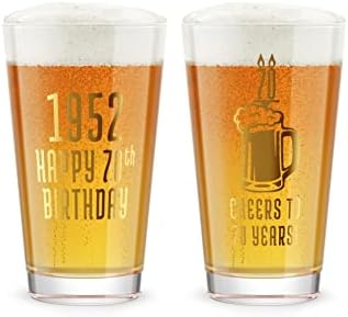 Пинтовый чаша за бира Greenline Goods Честит рожден ден (16 унция) и Дъска за факти за 1952 година на раждане с стойка в комплекта - 70-годишнината на мъжете и жените - Поздравлен